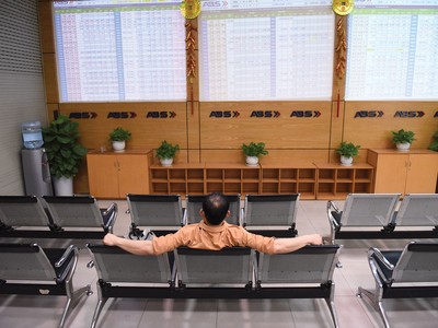 Lúc này, sự bình tĩnh là điều quan trọng nhất, bình tĩnh để lựa chọn phân bổ tài sản phù hợp.