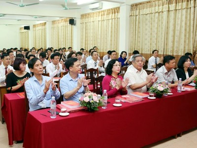 Các đại biểu dự lễ khai giảng lớp bồi dưỡng cán bộ quy hoạch nguồn Bí thư, Phó Bí thư quận huyện, thị ủy và đảng ủy trực thuộc Thành ủy.