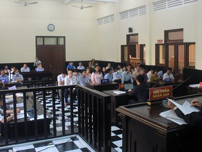 toàn cảnh phiên tòa.