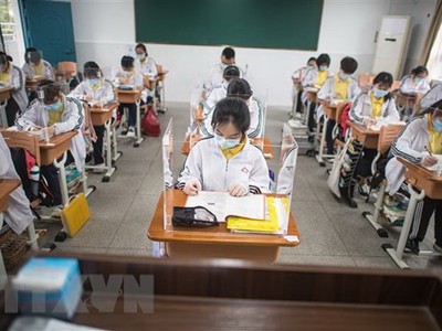 Học sinh tại một trường học ở Vũ Hán, tỉnh Hồ Bắc, Trung Quốc. (Ảnh: THX/TTXVN).