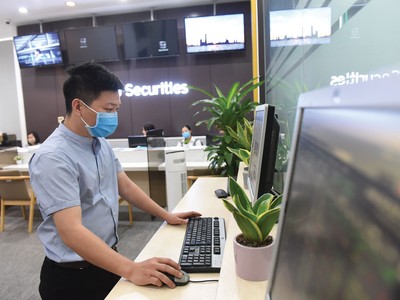 Room tín dụng chứng khoán còn nhiều sao phải nới? 