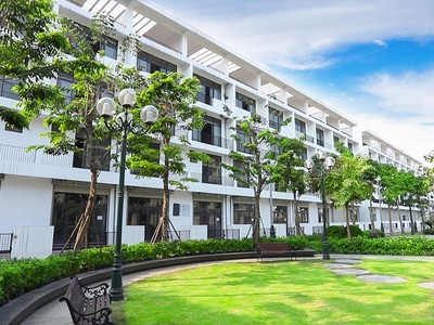 Mặt tiền thứ 2 Bình Minh Garden hướng thẳng ra công viên Ánh Dương rộng 6.610 m2.