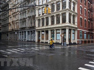 Các cửa hàng bán lẻ đóng cửa do dịch COVID-19 tại New York, Mỹ ngày 8/5/2020. (Ảnh: THX/TTXVN),
