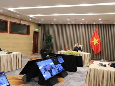 Thủ tướng Nguyễn Xuân Phúc dự cuộc họp trực tuyến Khóa 73 Đại hội đồng Tổ chức Y tế Thế giới. (Ảnh: Thống Nhất/TTXVN).