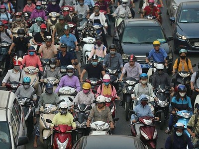 Dòng phương tiện ùn tắc trên đường Nguyễn Trãi, Hà Nội. 