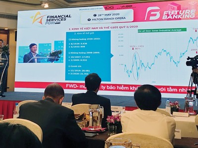 Ông Vũ Viết Ngoạn, nguyên Tổ trưởng Tổ tư vấn kinh tế của Thủ tướng Chính phủ phát biểu tại Diễn đàn Dịch vụ tài chính.