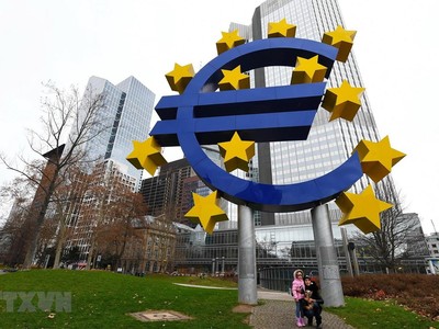 Biểu tượng đồng euro. (Ảnh: THX/TTXVN).