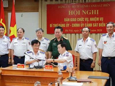 Lãnh đạo Bộ Quốc phòng, Bộ Tư lệnh Cảnh sát biển chứng kiến lễ bàn giao chức vụ, nhiệm vụ Bí thư Đảng ủy - Chính ủy Cảnh sát biển Việt Nam.