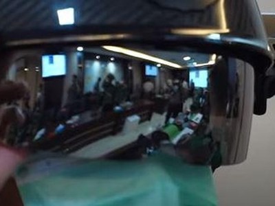 Mũ bảo hiểm thông minh của TNI. (Nguồn: cnbcindonesia.com).