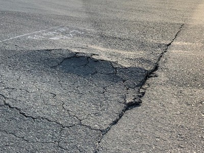 Một điểm sụt lún trên đường băng sân bay Nội Bài được phát hiện giữa năm 2019. Ảnh: NIA.