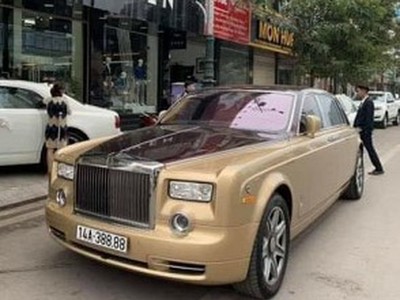 Quảng Ninh: Siêu xe Rolls-Royce Phantom biển tứ quý bốc cháy ngùn ngụt trong đêm