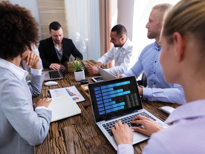 Hậu đại dịch, chủ nợ ồ ạt trở thành “ông chủ“