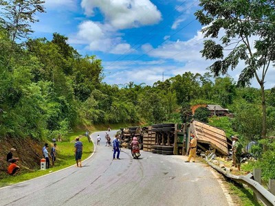 Hiện trường vụ tai nạn. (Ảnh: Xuân Tư/TTXVN).