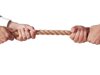 Mâu thuẫn nội bộ giữa các nhóm cổ đông, “tay to” điên đầu