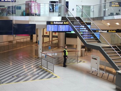 Sân bay Copenhagen vắng bóng người do dịch bệnh. (Ảnh: Airlinergs).