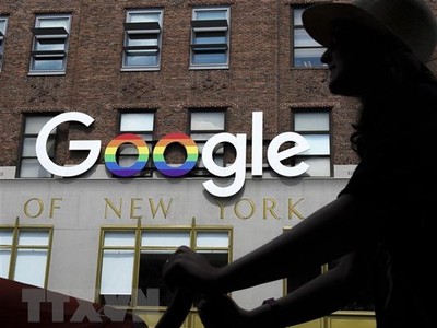 Biểu tượng Google bên ngoài văn phòng ở New York, Mỹ. (Nguồn: AFP/TTXVN).