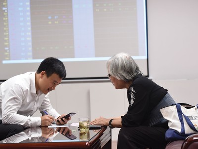 Theo quy định, công ty chứng khoán được triển khai một, một số hoặc toàn bộ các nghiệp vụ, gồm môi giới, tự doanh, bảo lãnh phát hành chứng khoán và tư vấn đầu tư chứng khoán.