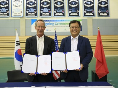 (Lễ ký kết ngày 23 tháng 6, 2020 giữa đại diện Liên doanh Giáo dục quốc tế Ecopark Daesung và  đại diện Trường Chadwick (USA) được diễn ra trong khuôn viên trường Chadwick International School ở Songdo, Hàn Quốc).