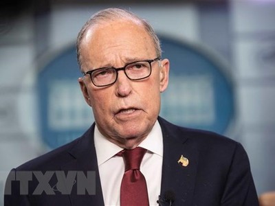 Giám đốc Hội đồng Kinh tế Quốc gia Mỹ Larry Kudlow phát biểu tại cuộc họp báo ở Washington, DC.. (Ảnh: AFP/TTXVN).