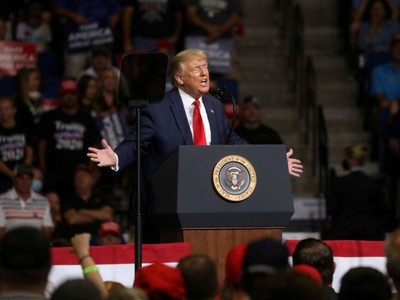 Ông Trump phát biểu trong một sự kiện tranh cử ở Oklahoma hom 20/6 (Ảnh: Reuters).