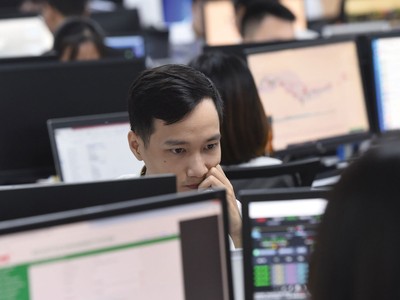 Đua vốn theo tin đồn, dễ mất 