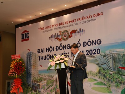 Ông Nguyễn Thiện Tuấn – Chủ tịch HĐQT DIG trình bày báo cáo của HĐQT về hoạt động năm 2019.