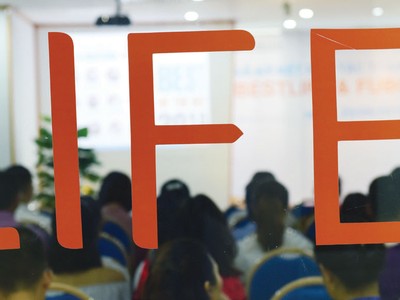 Khuyến mại cho khách hàng là cách làm hay, nhưng lạm dụng dễ tạo ra những hệ quả không cần thiết.