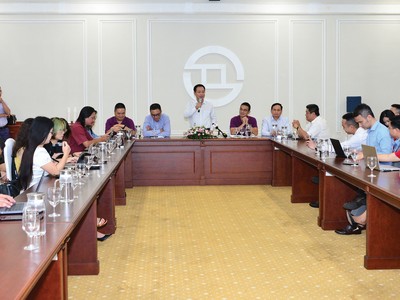 Tại cuộc họp báo về CW, Chủ tịch UBCK Trần Văn Dũng cho biết, TTCK Việt Nam sẽ đến ngày có chứng quyền trên chỉ số và chứng quyền bán.