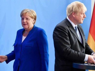 Thủ tướng Đức Angela Merkel và Thủ tướng Anh Boris Johnson rời cuộc họp báo tại Berlin ngày 21/8/2019. (Nguồn: AFP).