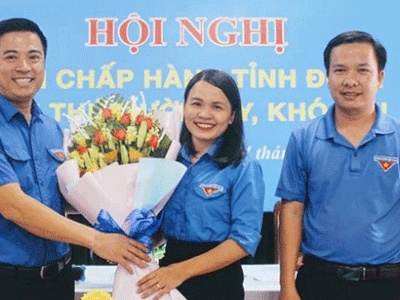 Tân Bí thư Tỉnh Đoàn Quảng Trị Trần Thị Thu (đứng giữa).