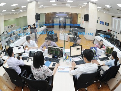 Dự thảo Nghị định hướng dẫn Luật Chứng khoán: E ngại chính sách “mới mà không mới” 