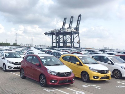 Xe nhập từ Indonesia về Việt Nam có giá rẻ bất ngờ chỉ hơn 230 triệu đồng/chiếc.