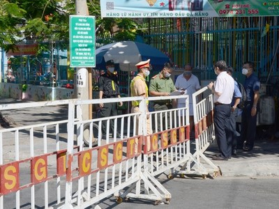 Lập chốt phong tỏa tại Đà Nẵng để phòng chống dịch. (Ảnh: Quốc Dũng/TTXVN).