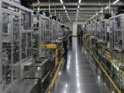 Các công nhân tại nhà máy của công ty ở Busan. (Nguồn: Yonhap).