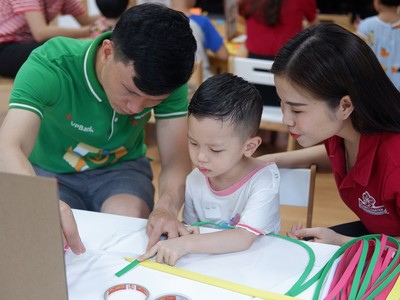 Phụ huynh, học sinh trải nghiệm tại buổi khai trương STEAME GARTEN cơ sở Chùa Hà.