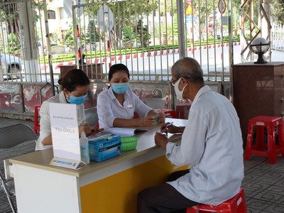 Gộp chi trả lương hưu, trợ cấp bảo hiểm xã hội tháng 8 và 9 tại một số tỉnh miền Trung, Tây Nguyên