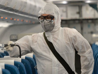 Các hãng hàng không toàn cầu chao đảo