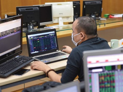 Chứng quyền tốt, chào bán không ai mua