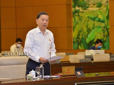 Bộ trưởng Bô Công an Tô Lâm đề nghị giữ nguyên thời điểm bỏ sổ hộ khẩu vào giữa năm sau.