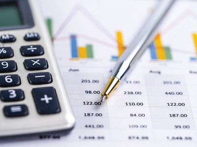 Mùa soát xét bán niên: Lộ diện những báo cáo “không sạch”