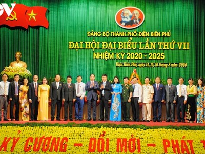 Ban Chấp hành Đảng bộ thành phố Điện Biên Phủ khoá VII, nhiệm kỳ 2020-2025 ra mắt Đại hội.