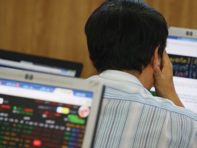 Hồi hộp chờ đáo hạn phái sinh tháng 8