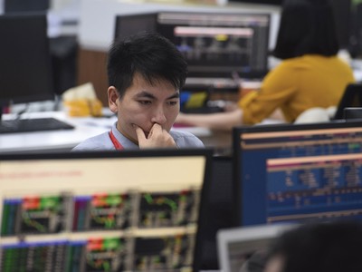 Chứng khoán loay hoay trước ngã ba