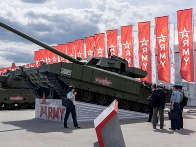 Các vũ khí tiên tiến của quân đội Nga, trong đó có xe tăng T-14 Armata luôn là tâm điểm quan tâm của các chuyên gia quân sự quốc tế. (Ảnh: Hồng Quân/Vietnam+).