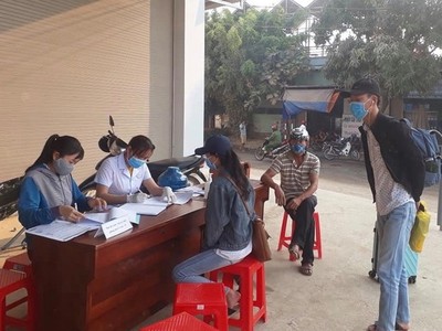 Xử phạt 10,5 triệu đồng đối với 3 người trốn đi ăn cưới khi đang tự cách ly ở nhà.