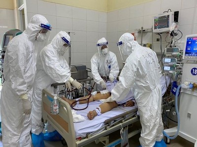 Bệnh nhân Covid-19 nặng được điều trị tại Bệnh viện Phổi Đà Nẵng.