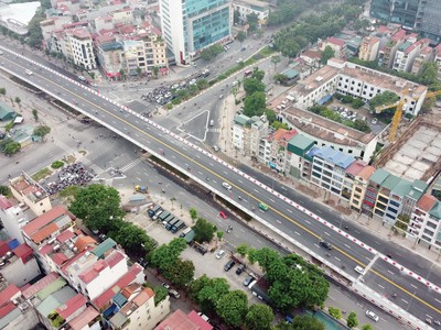 Cầu vượt Nguyễn Văn Huyên - Hoàng Quốc Việt vừa khánh thành ngày 28/8.