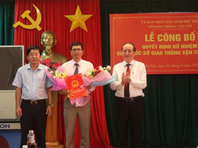 Ông Nguyễn Phương Đông (ở giữa).