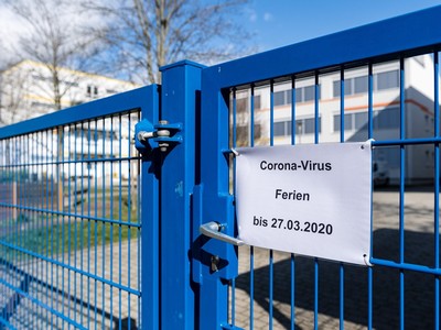Một trường học phải đóng cửa do dịch COVID-19 tại Halle/Saale, Đức hồi tháng Tư. (Ảnh: AFP/TTXVN).