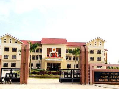 3 cán bộ ở huyện Nông Sơn đã bị kỷ luật vì ăn nhậu và có hành vi không chuẩn mực giữa lúc cả nước căng thẳng chống dịch Covid-19.